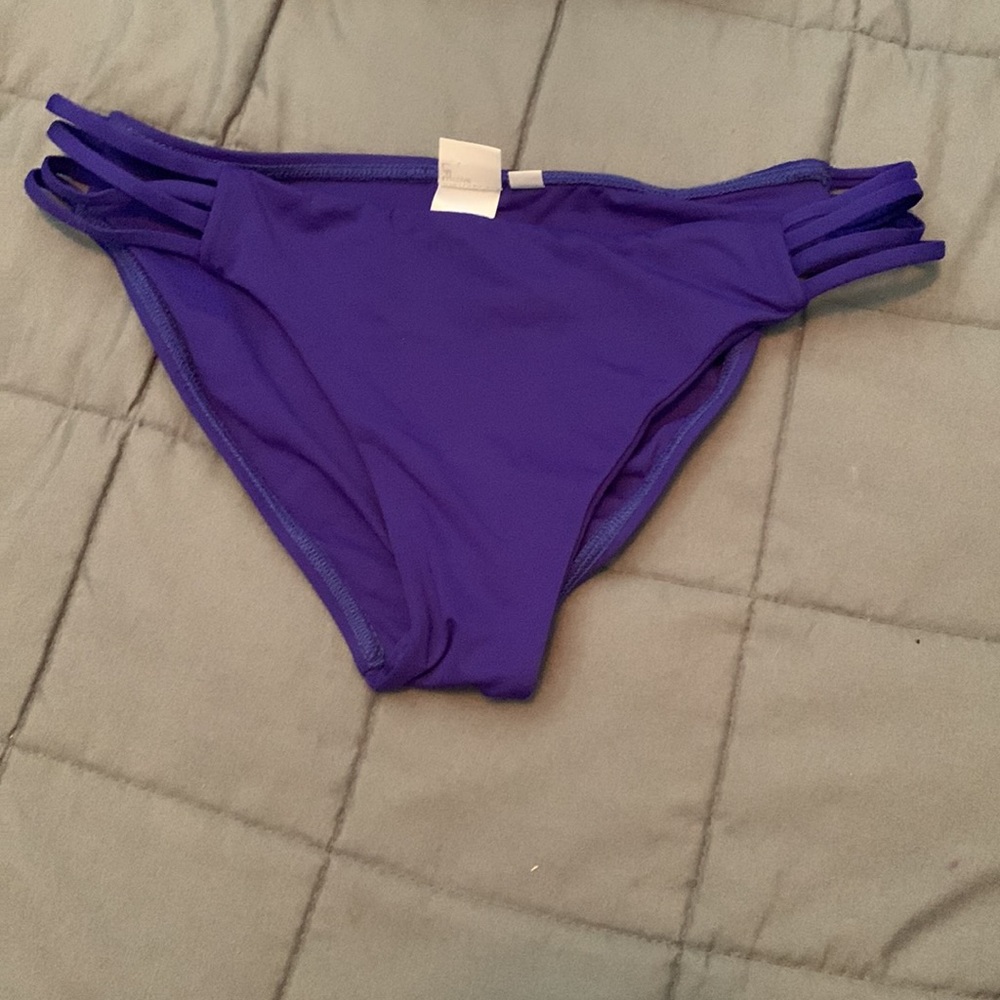 Three bikini bottoms - Picture 5 of 8